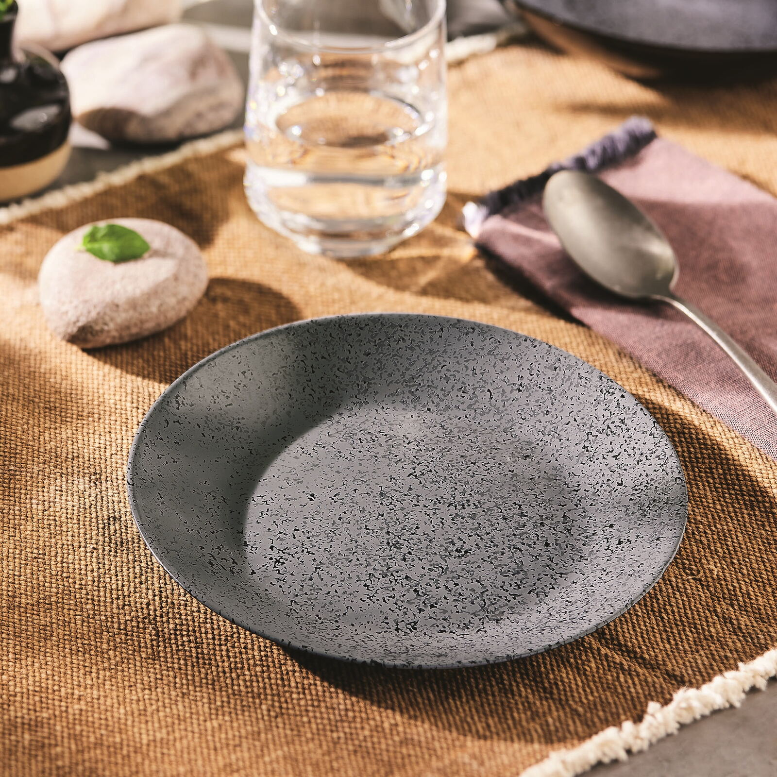 Тарілка десертна Luminarc Slate Black, 18 см - Зображення 10